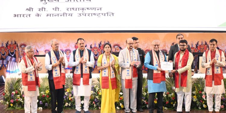 एम्स रायपुर का तीसरा दीक्षांत समारोह: ज्ञान के साथ करूणा और नैतिक मूल्य को अपनाएं युवा चिकित्स- राज्यपाल रमेन डेका….