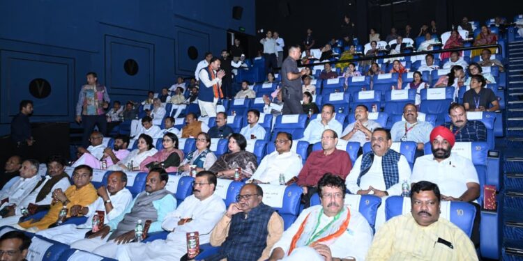 राज्यपाल रमेन डेका, मुख्यमंत्री विष्णु देव साय और विधानसभा अध्यक्ष डॉ. रमन सिंह ने सपरिवार देखी फिल्म ‘हनुमान अंश’….