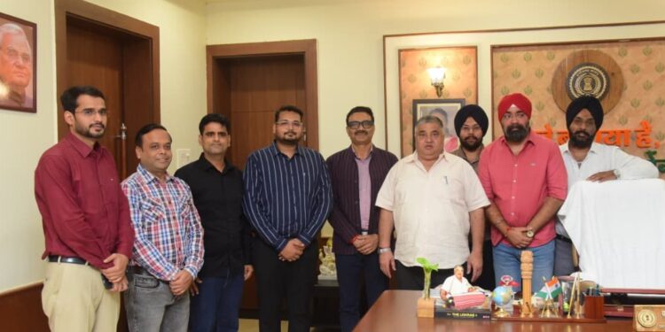 छत्तीसगढ़ ट्रेवल एंड टूरिज्म एसोसिएशन के प्रतिनिधिमंडल ने पर्यटन मंत्री राजेश अग्रवाल से की सौजन्य भेंट, विश्व पर्यटन दिवस समारोह के लिए किया आमंत्रित….