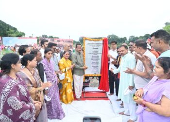 सेवा संकल्प अभियान : खर्राघाट में 29.99 करोड़ के विकास कार्यों का भूमिपूजन, वित्त मंत्री ओ.पी. चौधरी ने स्वच्छता अभियान में किया श्रमदान, केलो नदी में डुबकी लगाकर किया नमन….