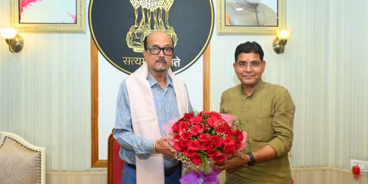 राज्यपाल रमेन डेका से मंत्री टंकराम वर्मा ने की सौजन्य भेंट….