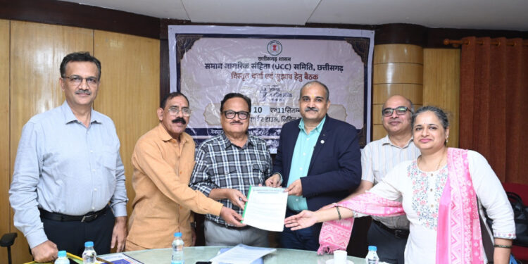 समान नागरिक संहिता पर रायशुमारी के लिए विभिन्न संगठनों व सामाजिक प्रतिनिधियों से की गई चर्चा……
