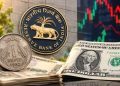 रुपये को संभालने के लिए RBI का बड़ा कदम, तेल कंपनियों को डॉलर बेचेगा रिजर्व बैंक