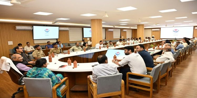 कुंभ के निर्माण कार्यों में तेजी लाने के निर्देश, त्योहारों पर भी जारी रहेगा काम