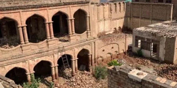 पाकिस्तान में ऐतिहासिक रामलीला मंदिर सील, तोड़फोड़ और कमर्शियल प्लाजा बनाने पर विवाद