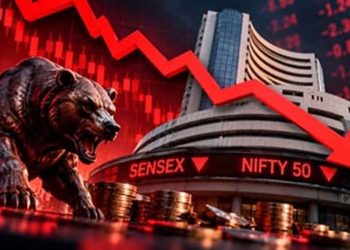 Stock Market Crash: 800 अंक उछलने के बाद धड़ाम हुआ सेंसेक्स, डे-हाई से 1,400 अंक फिसला