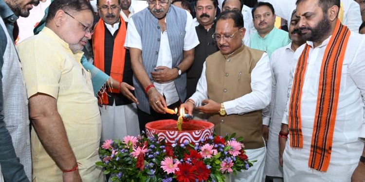 प्रधानमंत्री नरेंद्र मोदी के जनसेवा के 25 वर्ष देश के विकास और परिवर्तन की प्रेरक यात्रा : मुख्यमंत्री विष्णुदेव साय