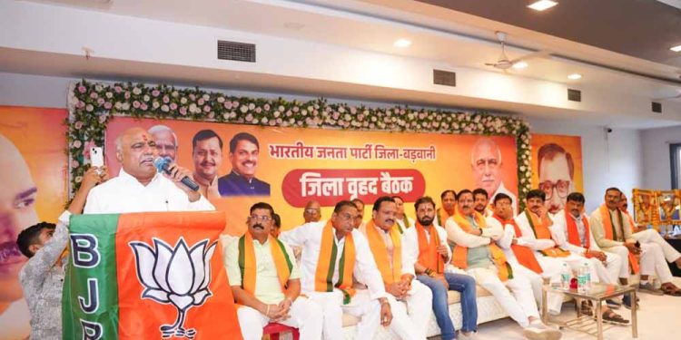 हेमंत खण्डेलवाल ने बड़वानी, खरगोन और खंडवा में की बैठकें, मीसाबंदियों का किया सम्मान