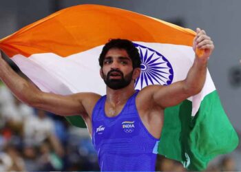 10 साल की उम्र में मां, एक साल बाद पिता को खोया, अब एशियन गेम्स में अमन सहरावत ने जीता GOLD