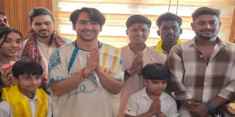 एशियन गेम्स में ऐतिहासिक जीत के बाद बागेश्वर धाम पहुंचीं क्रांति गौड़, लिया बाबा का आशीर्वाद