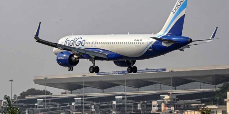 IndiGo यात्रियों को झटका! बढ़ा फ्यूल चार्ज, टिकट पर ₹1,200 तक ज्यादा देने होंगे; जानें कब से लागू