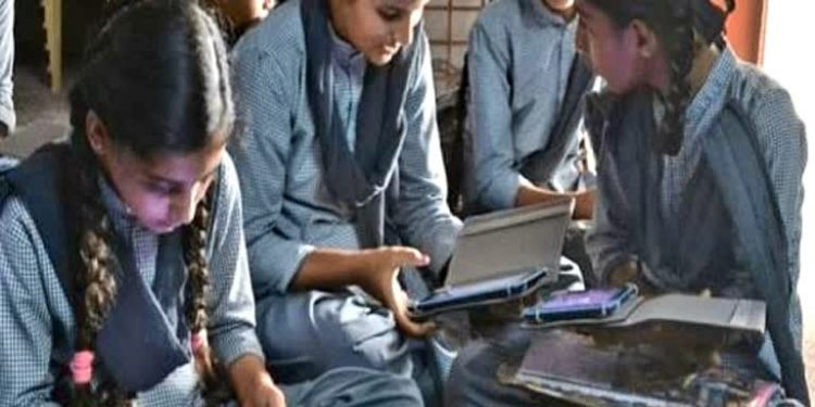 उत्तराखंड के सरकारी स्कूलों में टैबलेट योजना की कवायद तेज, डीबीटी से मिलेगी धनराशि