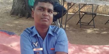 हैदराबाद में फर्जी एयरफोर्स अफसर गिरफ्तार, वर्दी पहन परेड ग्राउंड में खिंचवा रहा था फोटो