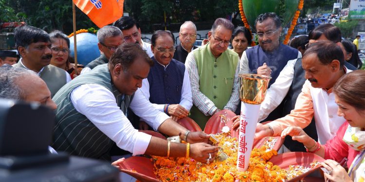 मोदी-मोदी’ के नारों से गूंजा देहरादून, भाजपा कार्यकर्ताओं ने लिया विकसित भारत का संकल्प