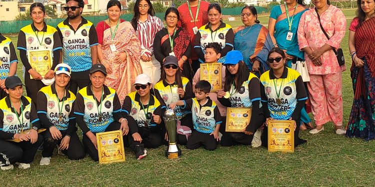 महिला कलाकारों के क्रिकेट टूर्नामेंट में गंगा फाइटर्स का दबदबा, विजेता टीम का हुआ सम्मान