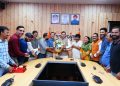 सीएम धामी बोले- लोकतंत्र का महत्वपूर्ण स्तंभ है पत्रकारिता, प्रेस क्लब की स्मारिका ‘गुलदस्ता’ का विमोचन