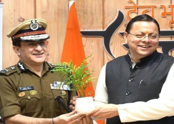 उत्तराखंड पुलिस को मिला नया ध्वज और प्रतीक चिह्न, बदली सेरेमोनियल वर्दी।