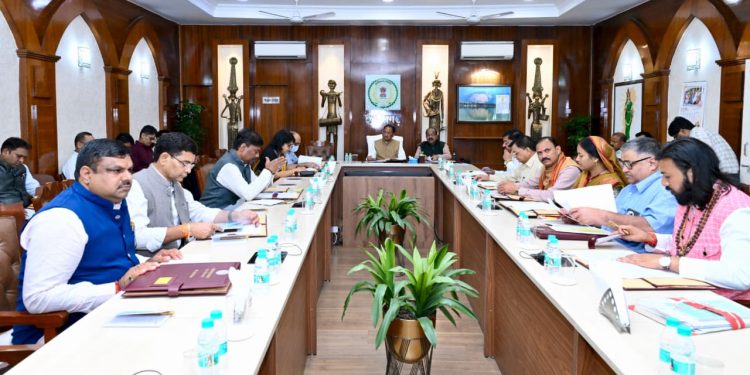 मुख्यमंत्री विष्णु देव साय की अध्यक्षता में आज सिविल लाइन स्थित निवास कार्यालय में केबिनेट की बैठक….