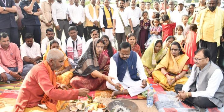 महाअष्टमी पर चलगली क्षेत्र को मंत्री रामविचार नेताम का बड़ी सौगात मोरन नदी पर 5.91 करोड़ की लागत से बनेगा उच्चस्तरीय पुल…..