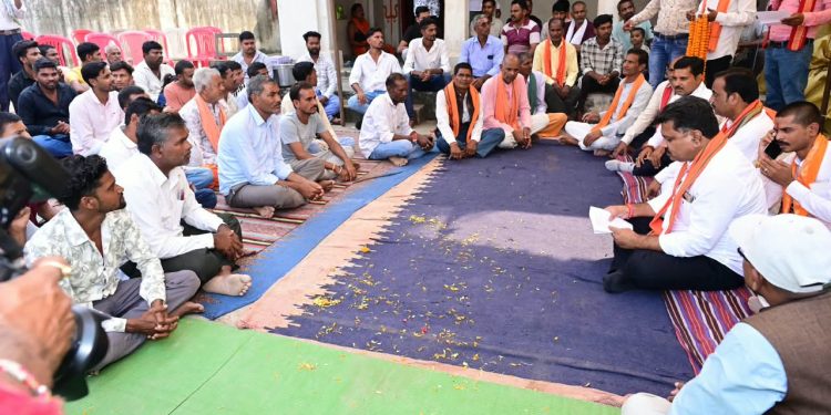 ’उपमुख्यमंत्री विजय शर्मा ने ग्राम लोहझरी में ग्रामीणों के बीच बैठकर किया सीधा संवाद’…..
