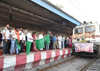 कैबिनेट मंत्री लखनलाल देवांगन ने कोरबा रेलवे स्टेशन से भारत गौरव टूरिस्ट ट्रेन को हरी झंडी दिखाकर किया रवाना, बुजुर्गों को दी शुभकामनाएं….