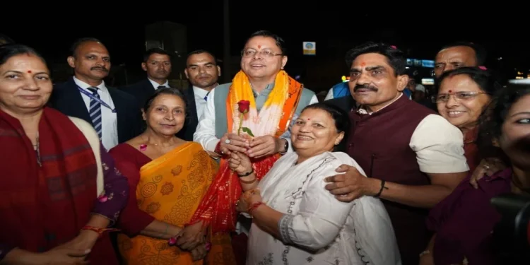 Uttarakhand News: ऋषिकेश में युवाओं ने रोका CM धामी का काफिला, युवा आयोग के गठन को लेकर रखी मांग…