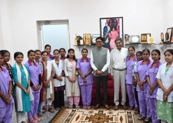 सत्य साईं अस्पताल में सेवा दे रहीं छत्तीसगढ़ की बेटियों से मिले वित्त मंत्री ओ.पी. चौधरी…..