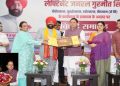 Uttarakhand News: उत्तराखंड से विदाई पर सीएम धामी ने राज्यपाल गुरमीत सिंह को दी शुभकामनाएं, विकास में योगदान को सराहा…..