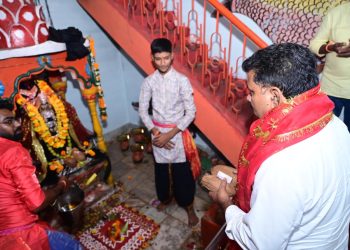 महाअष्टमी पर उप मुख्यमंत्री विजय शर्मा ने किए मां दंतेश्वरी, मां परमेश्वरी और मां चंडी के दर्शन….
