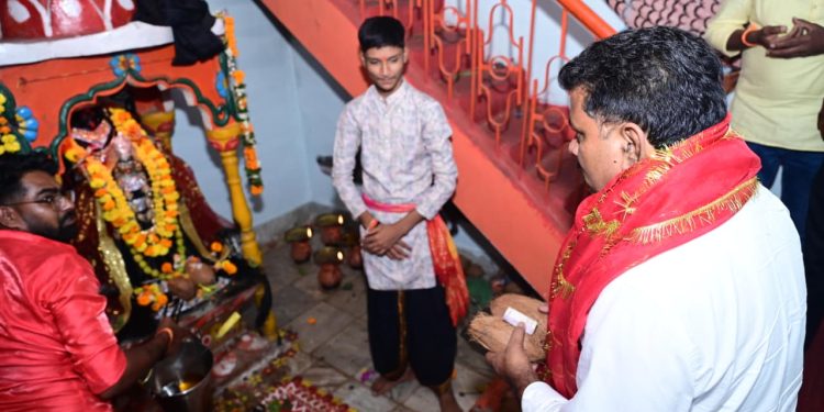महाअष्टमी पर उप मुख्यमंत्री विजय शर्मा ने किए मां दंतेश्वरी, मां परमेश्वरी और मां चंडी के दर्शन….