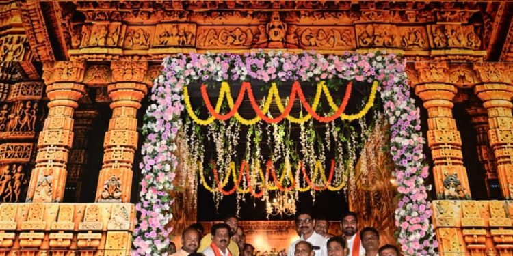 नवरात्रि पर उप मुख्यमंत्री विजय शर्मा ने पिपरिया में विभिन्न दुर्गा उत्सव समितियों के पंडालों में पहुंचकर की पूजा-अर्चना….