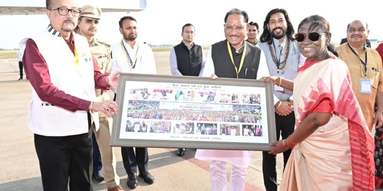 राष्ट्रपति द्रौपदी मुर्मु छत्तीसगढ़ प्रवास के पश्चात रायपुर से हुईं रवाना….
