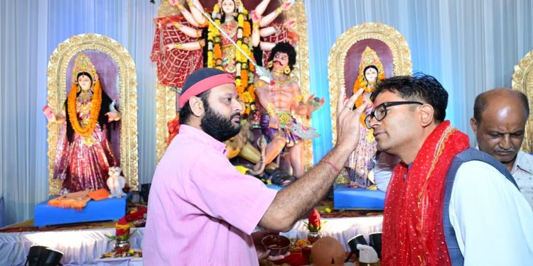महानवमी पर वित्त मंत्री ओ.पी. चौधरी ने रायगढ़ के विभिन्न दुर्गा पूजा पंडालों में की माँ दुर्गा की पूजा-अर्चना…