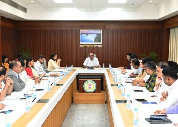 सीएम हेल्पलाइन में दर्ज शिकायतों का गंभीरता से निराकरण करें- मुख्य सचिव विकासशील….