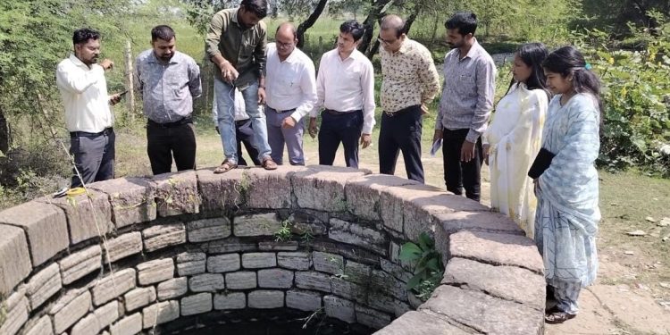 आयुक्त तारन प्रकाश सिन्हा ने बेमेतरा जिले में वीबी-जी राम जी योजना के कार्यों का किया सघन निरीक्षण…..