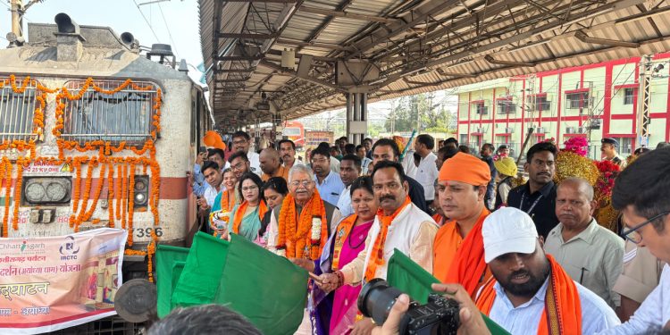 बिलासपुर संभाग के 850 श्रद्धालु विशेष ट्रेन से अयोध्या धाम रवाना, ’मुख्यमंत्री विष्णु देव साय के नेतृत्व में श्री रामलला दर्शन योजना से श्रद्धालुओं को मिल रहा निःशुल्क तीर्थयात्रा का अवसर’…..