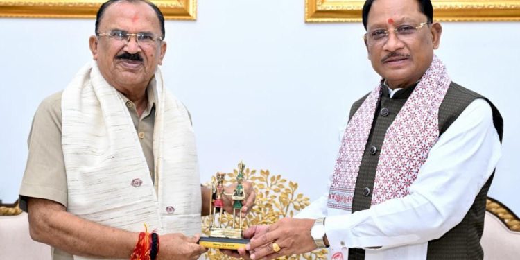 मुख्यमंत्री विष्णु देव साय से राजस्थान विधानसभा अध्यक्ष वासुदेव देवनानी ने की सौजन्य भेंट….