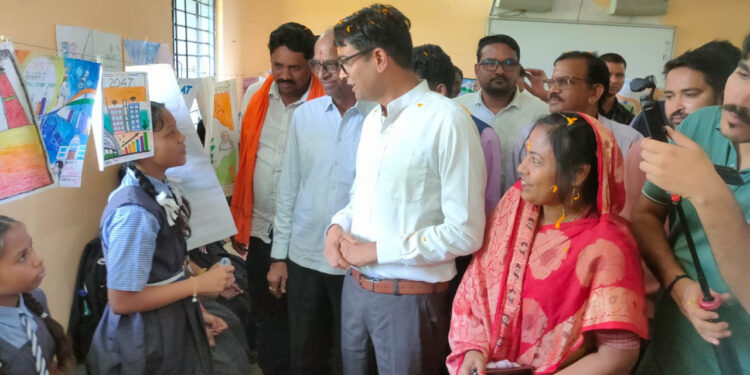 पंचपारा में विकासखंड स्तरीय चित्रकला-भाषण प्रतियोगिता, विद्यार्थियों ने दिखाई रचनात्मक प्रतिभा; वित्त मंत्री ओपी चौधरी ने बढ़ाया हौसला…..