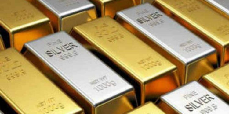 करवा चौथ पर चांदी की कीमतों में बड़ी गिरावट, एक झटके में ₹2,600 सस्ती हुई सिल्वर; जानें सोने का भाव