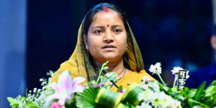पीएमजीएसवाई की बदहाल सड़कों पर मंत्री लक्ष्मी राजवाड़े सख्त, गारंटी अवधि में शामिल सड़कों का निरीक्षण कर शीघ्र मरम्मत कराने के निर्देश, लापरवाही पर होगी कार्रवाई…..